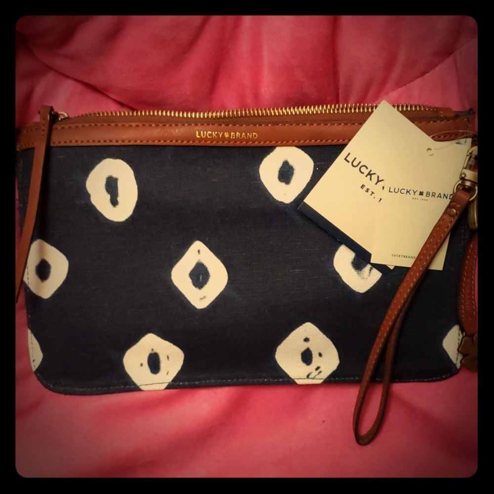 NWT Lucky Brand "Blurry Diamond" Navy/White Clutch